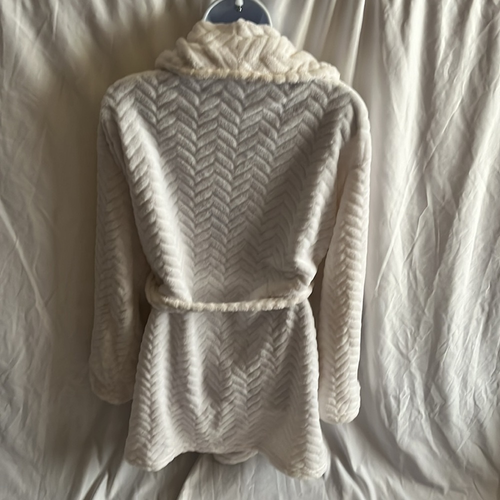 White Soft Robe - Picture 2 of 3